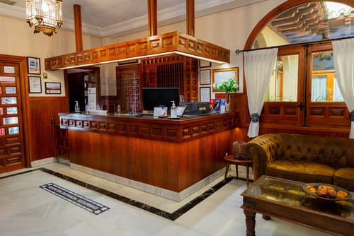Hotel Santa Isabel, Reception