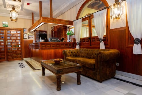 Hotel Santa Isabel, Reception