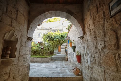 Traveller's Cave Hotel