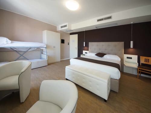 Hotel Clarin 14 by Dori