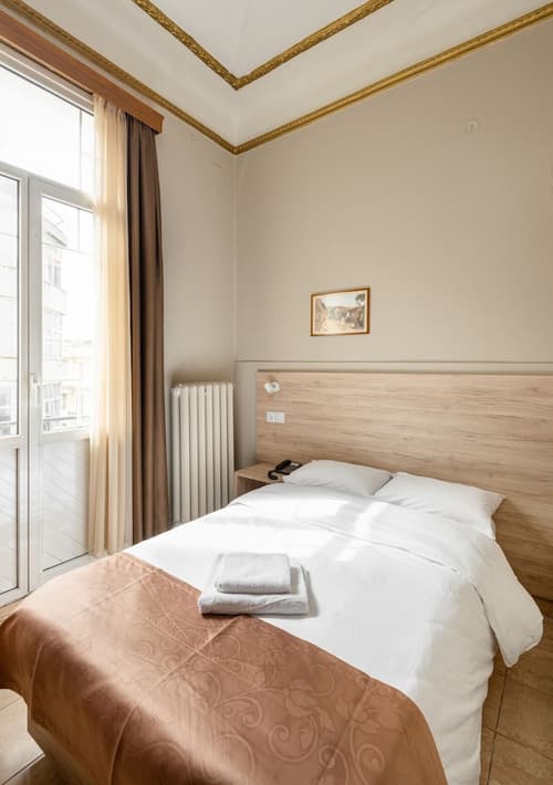 Nea Metropolis, Room