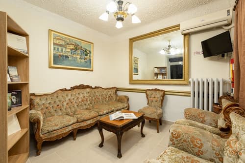 Nea Metropolis, Lobby sitting area