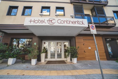 Hotel Continental, Front of property
