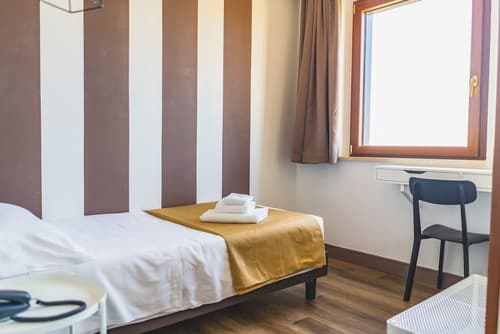 Hotel Continental, Room