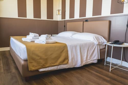 Hotel Continental, Room