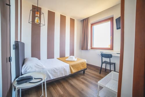 Hotel Continental, Room