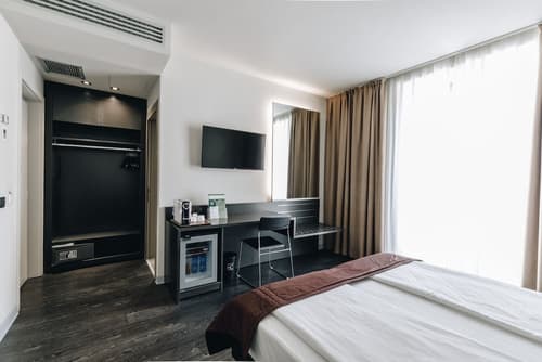 Hotel Continental, Room