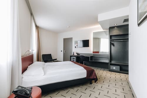 Hotel Continental, Room