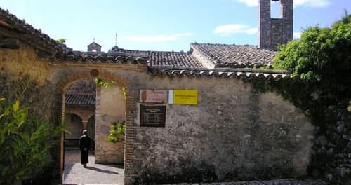 Hotel Paradiso, Property grounds