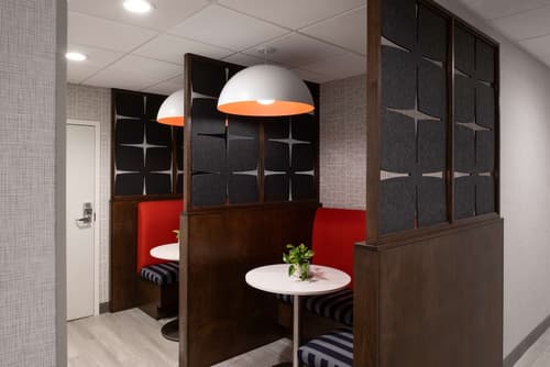 Hampton Inn & Suites Cape Cod-West Yarmouth, Lobby