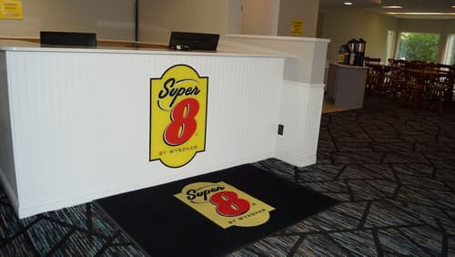 Super 8 by Wyndham Traverse City, Lobby