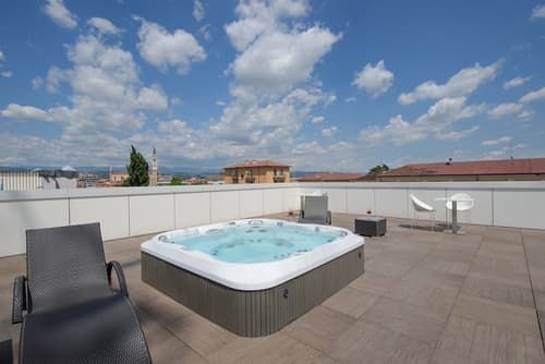 Hotel Corte Ongaro, Outdoor spa tub