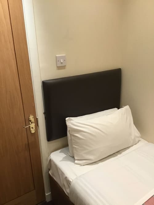 Aberdeen House, Room