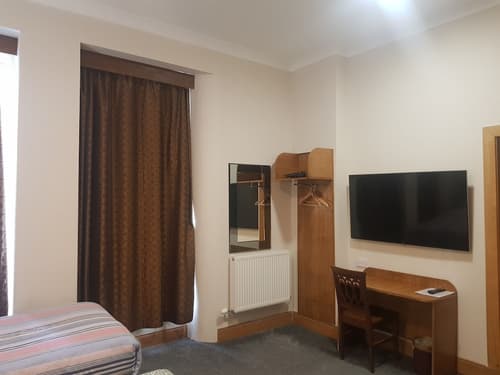 Aberdeen House, Room