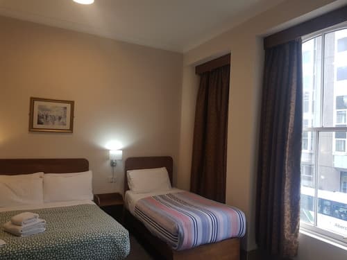 Aberdeen House, Room