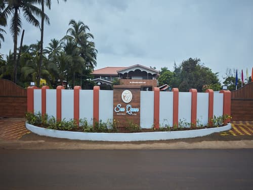 Sea Queen Beach Resort and Spa, Interior entrance