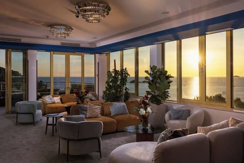 Hotel More, Lobby sitting area