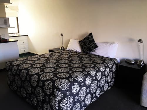 Cable Court Motel, Room