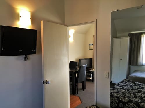 Cable Court Motel, Room