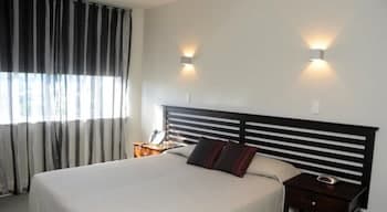 Emerald Hotel, Room