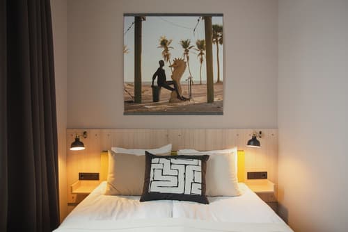 Corner Hotel, Primary image