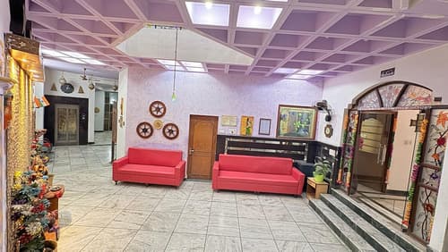 Hotel Taj Plaza, Interior entrance