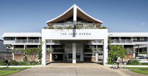 The Lord Byron, Front of property
