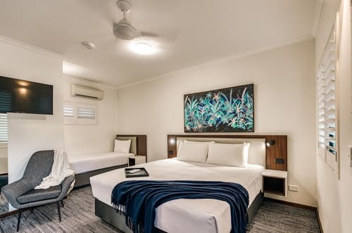 Palms City Resort