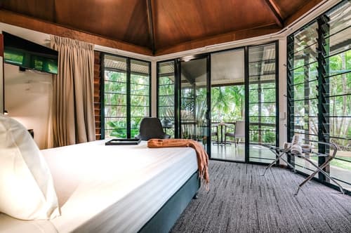 Palms City Resort