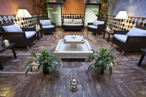 Suites Gran Via 44 Apartahotel, Lobby sitting area