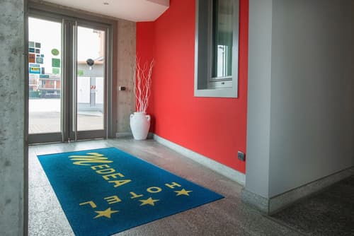 Medea, Interior entrance