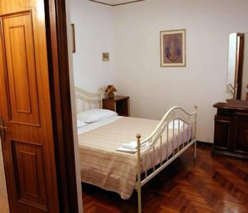 Vatican Rooms Guest House