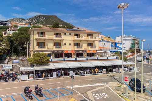 Il Nuovo Gabbiano, Front of property