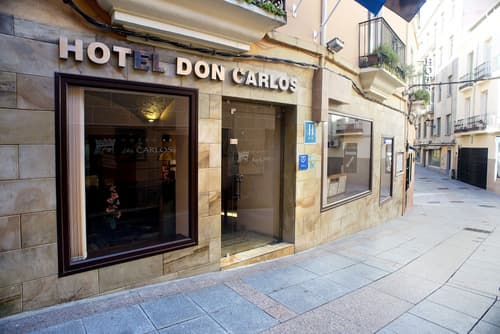 Don Carlos Cáceres, Exterior