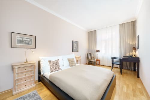 Hunger Wall Residence, Room