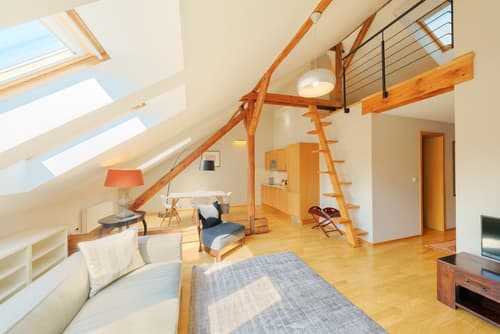 Hunger Wall Residence, Room