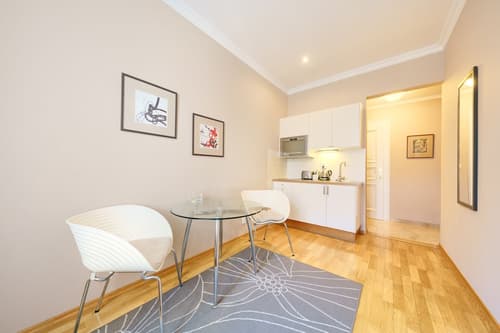 Hunger Wall Residence, Room