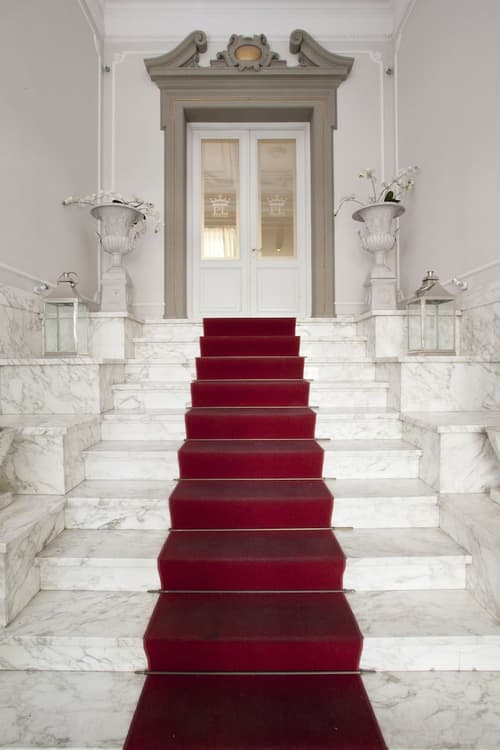 Palazzo Lombardo, Interior entrance
