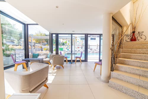 Ferretti Beach Hotel, Reception