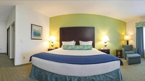 Holiday Inn Express Hotel & Suites Graham by IHG, Room