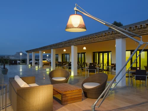 Parador de Antequera, Poolside bar