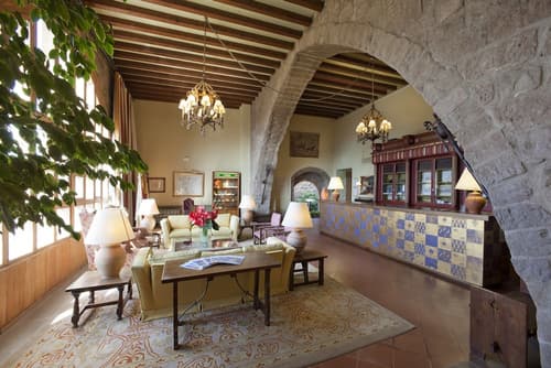 Parador de Cardona, Lobby