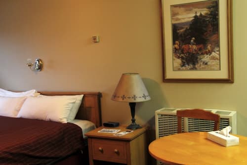 Aspen Village Inn