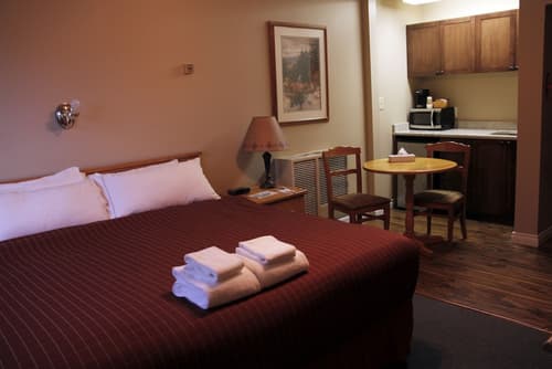 Aspen Village Inn