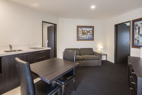 Pavilions Hotel, Room