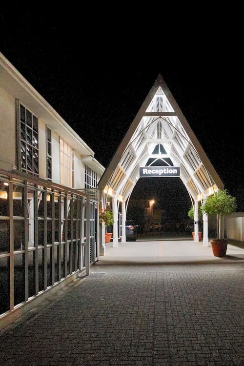 Pavilions Hotel, Lobby