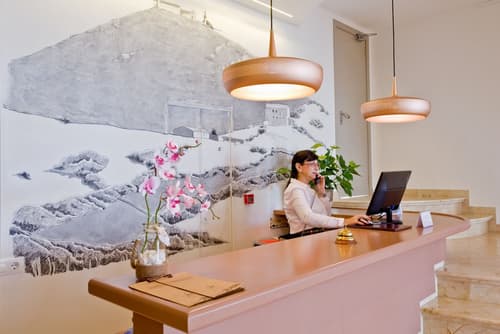 Hotel Jeni & Restaurant, Concierge desk