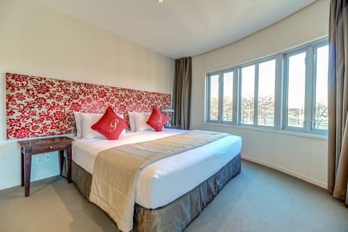 Parkview On Hagley, Room