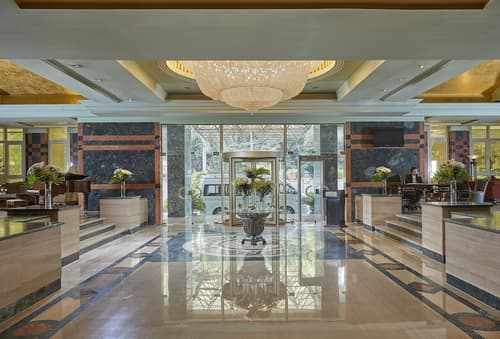 Triumph Plaza Hotel, Interior entrance