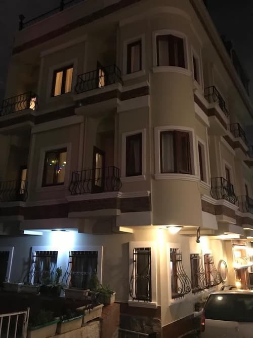 Berce Hotel, Property entrance